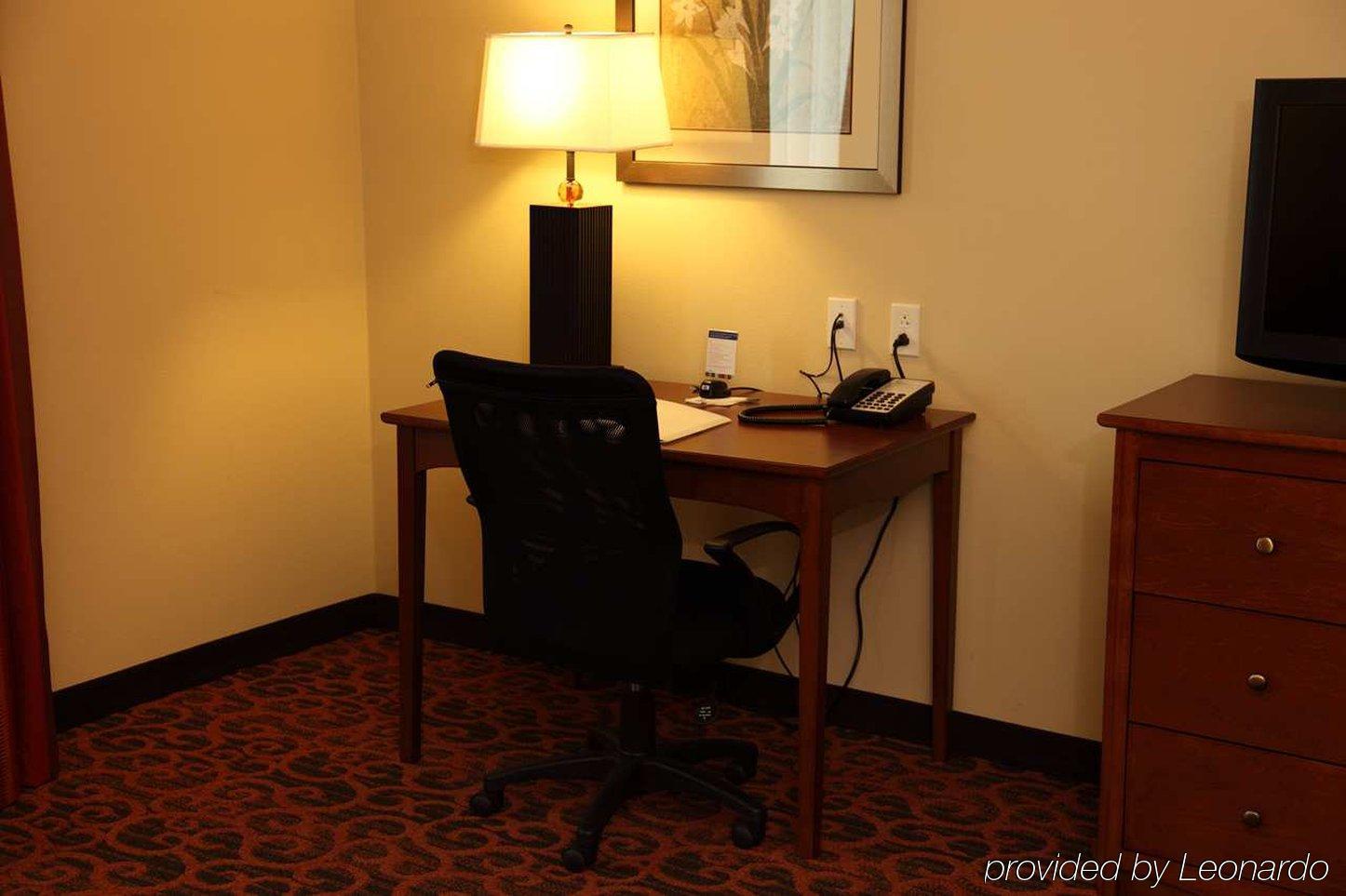 Hampton Inn & Suites Бастроп Номер фото