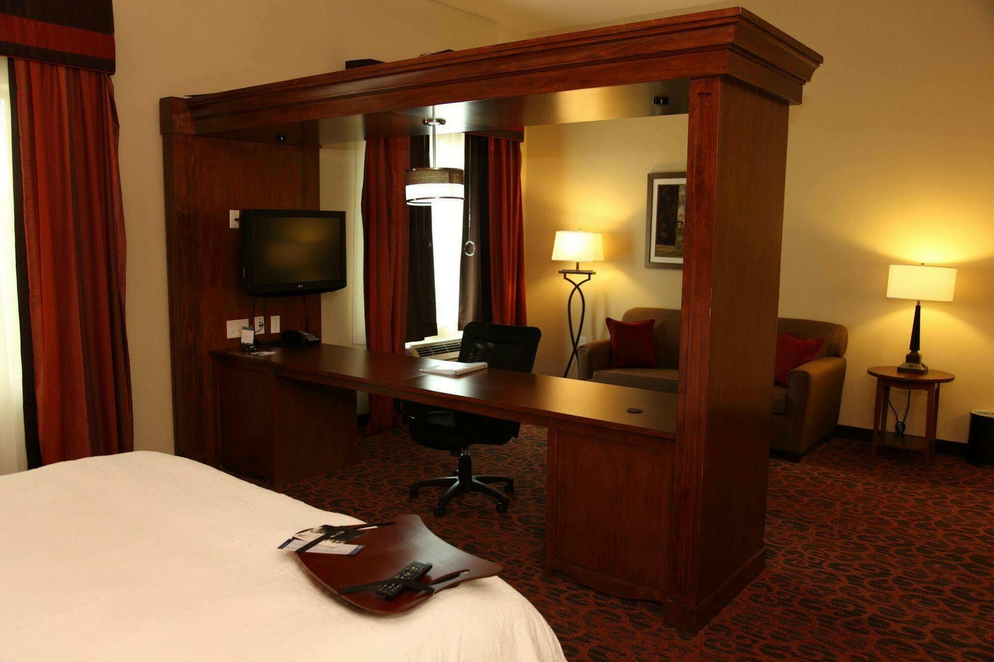 Hampton Inn & Suites Бастроп Номер фото